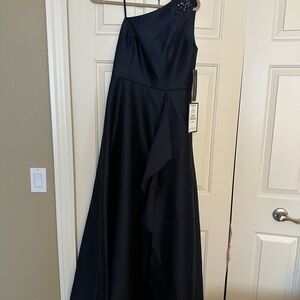 Adrianna Papell size 4 brand new with tags